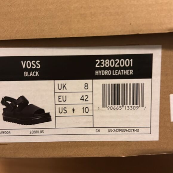 Dr. Martens x Urban Outfitters Voss Black Hydro Leather Sandals - Picture 10 of 11